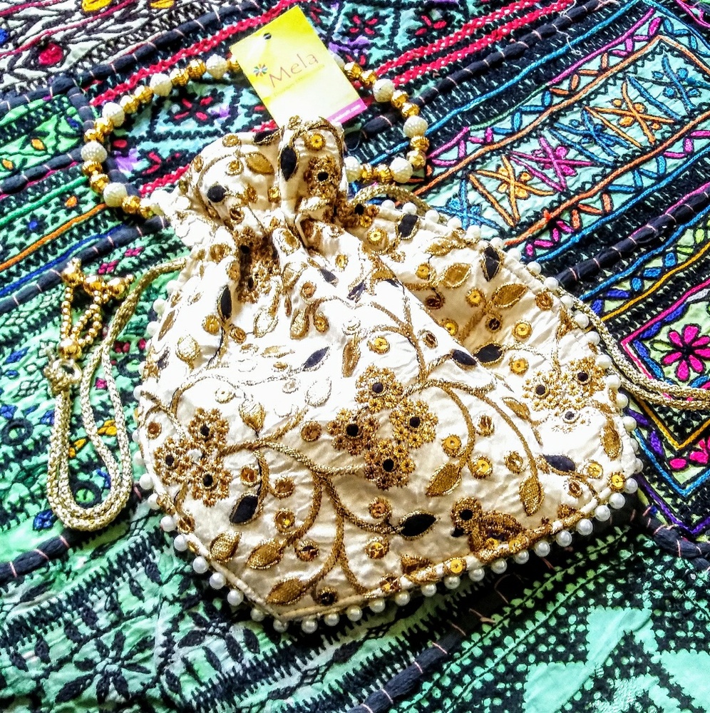 Handcrafted Ethnic Embroidered India Pouch - Picture 4 of 8